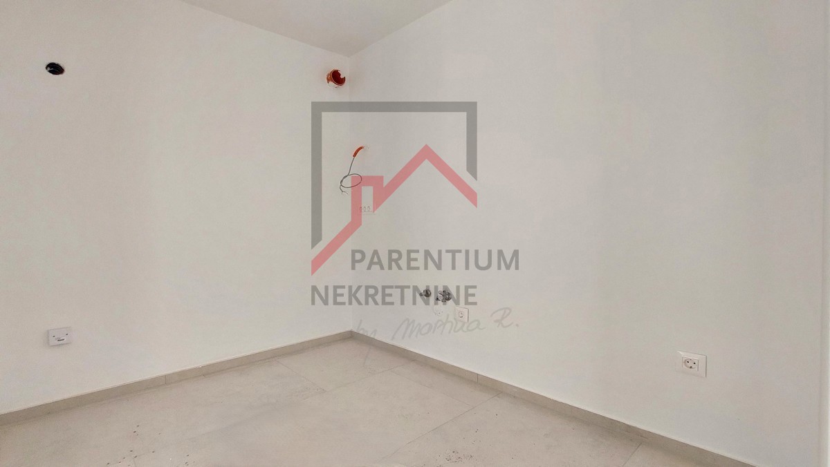 Istra, območje Poreča – Apartma v 1. nadstropju z zasebnim vhodom in pokrito teraso