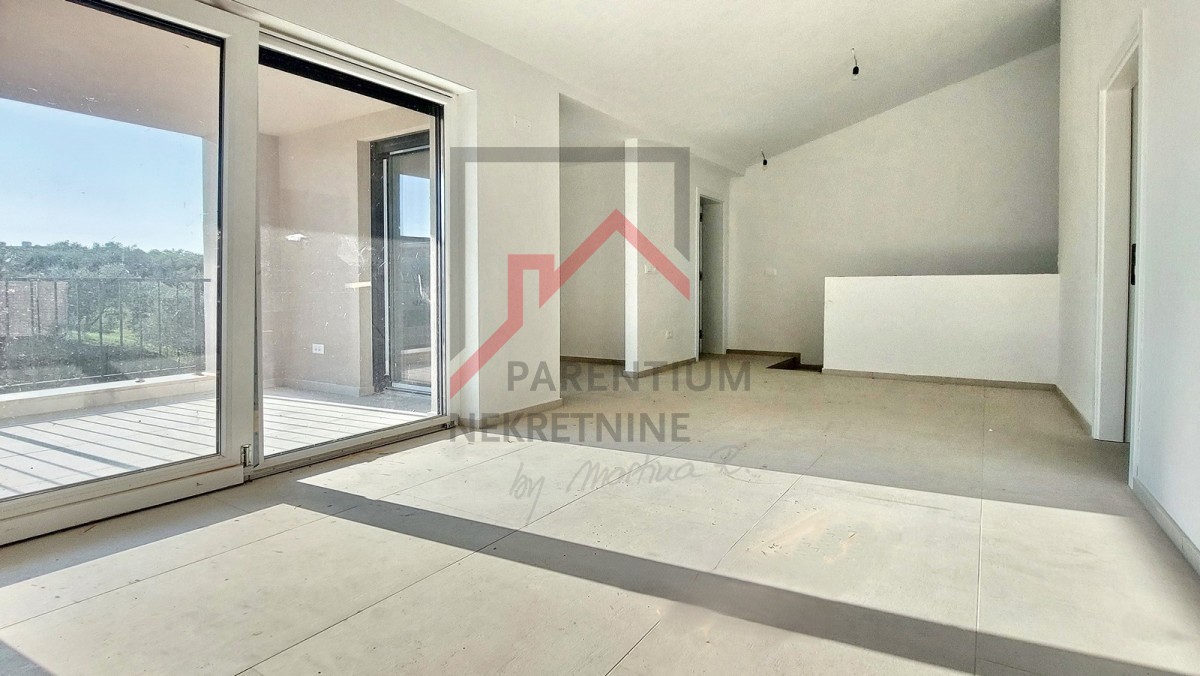 Istra, območje Poreča – Apartma v 1. nadstropju z zasebnim vhodom in pokrito teraso