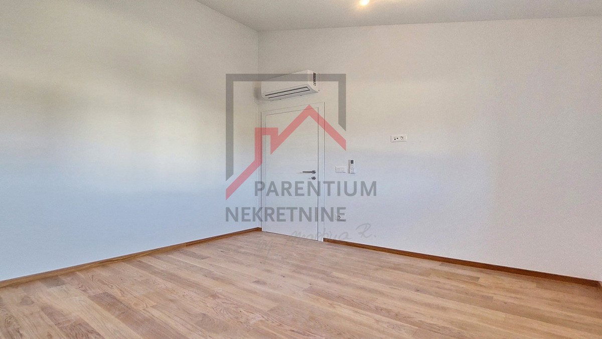 Istra, območje Poreča – Apartma v 1. nadstropju z zasebnim vhodom in pokrito teraso