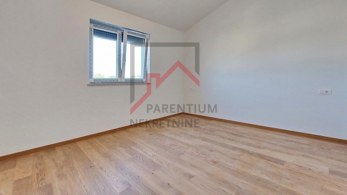 Istra, območje Poreča – Apartma v 1. nadstropju z zasebnim vhodom in pokrito teraso