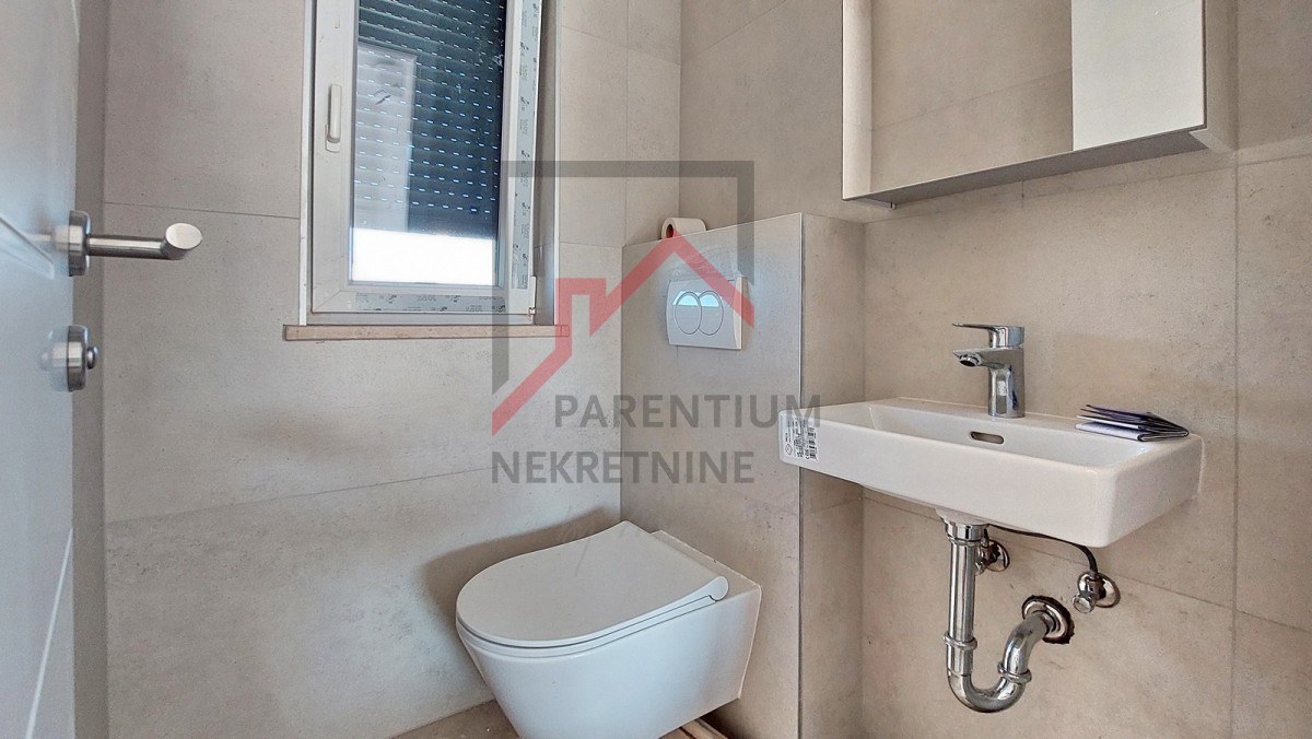 Istra, območje Poreča – Apartma v 1. nadstropju z zasebnim vhodom in pokrito teraso