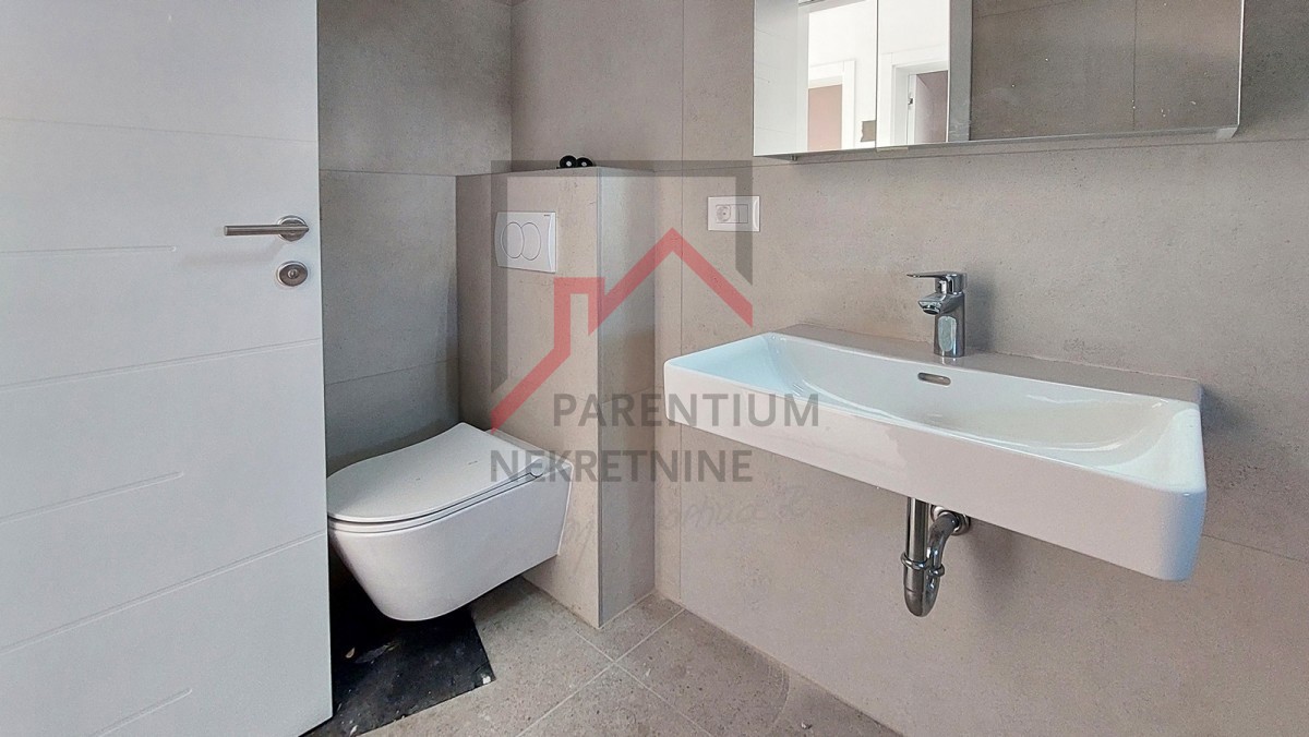 Istra, območje Poreča – Apartma v 1. nadstropju z zasebnim vhodom in pokrito teraso