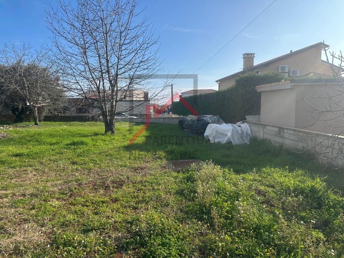 Istra, okolica Poreča - Gradbeno zemljišče pravilne oblike 2 km od morja