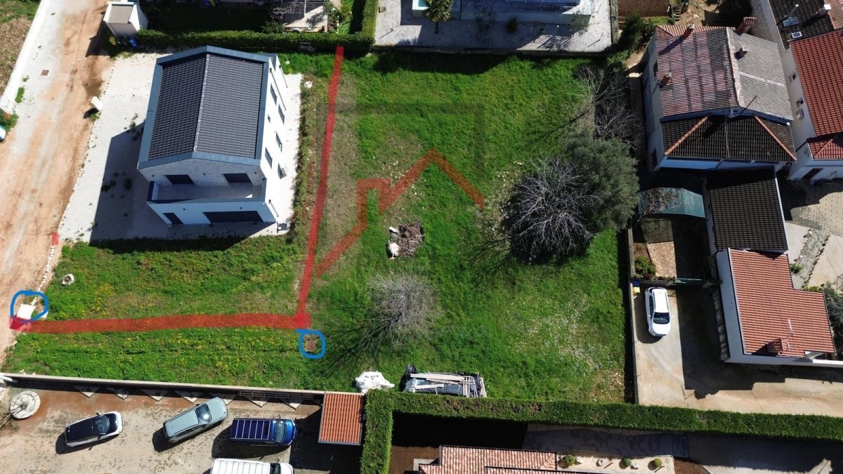 Istra, okolica Poreča - Gradbeno zemljišče pravilne oblike 2 km od morja