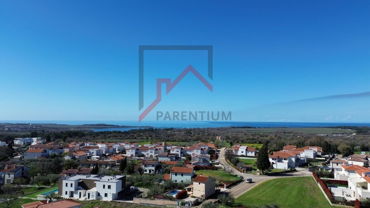 Istra, okolica Poreča - Gradbeno zemljišče pravilne oblike 2 km od morja