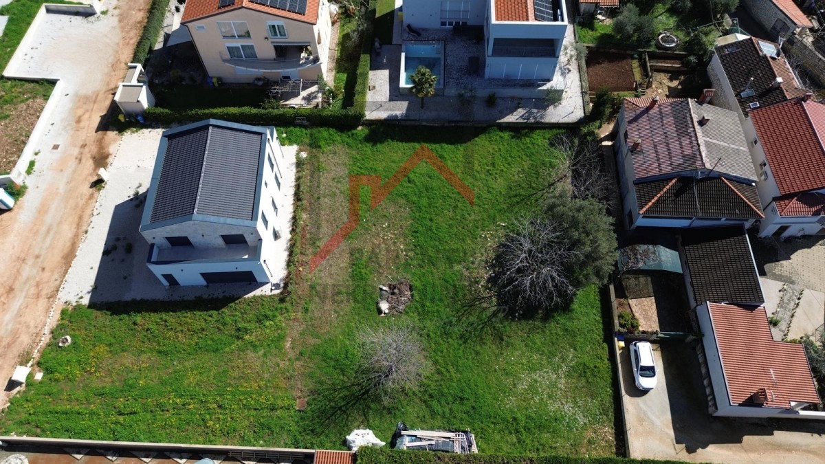 Istra, okolica Poreča - Gradbeno zemljišče pravilne oblike 2 km od morja