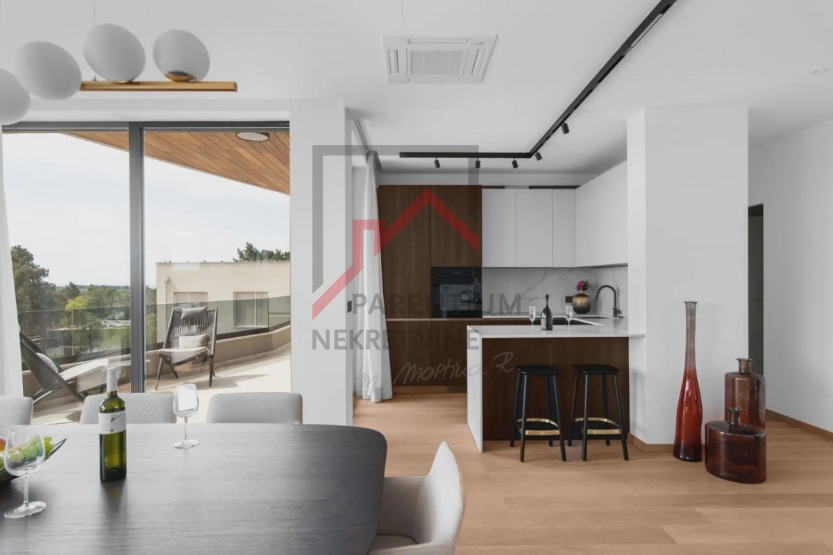 Istra, Poreč - Moderno luksuzno penthouse 800 metrov od morja s pogledom na morje