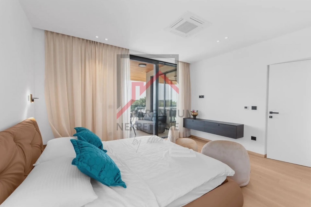 Istra, Poreč - Moderno luksuzno penthouse 800 metrov od morja s pogledom na morje