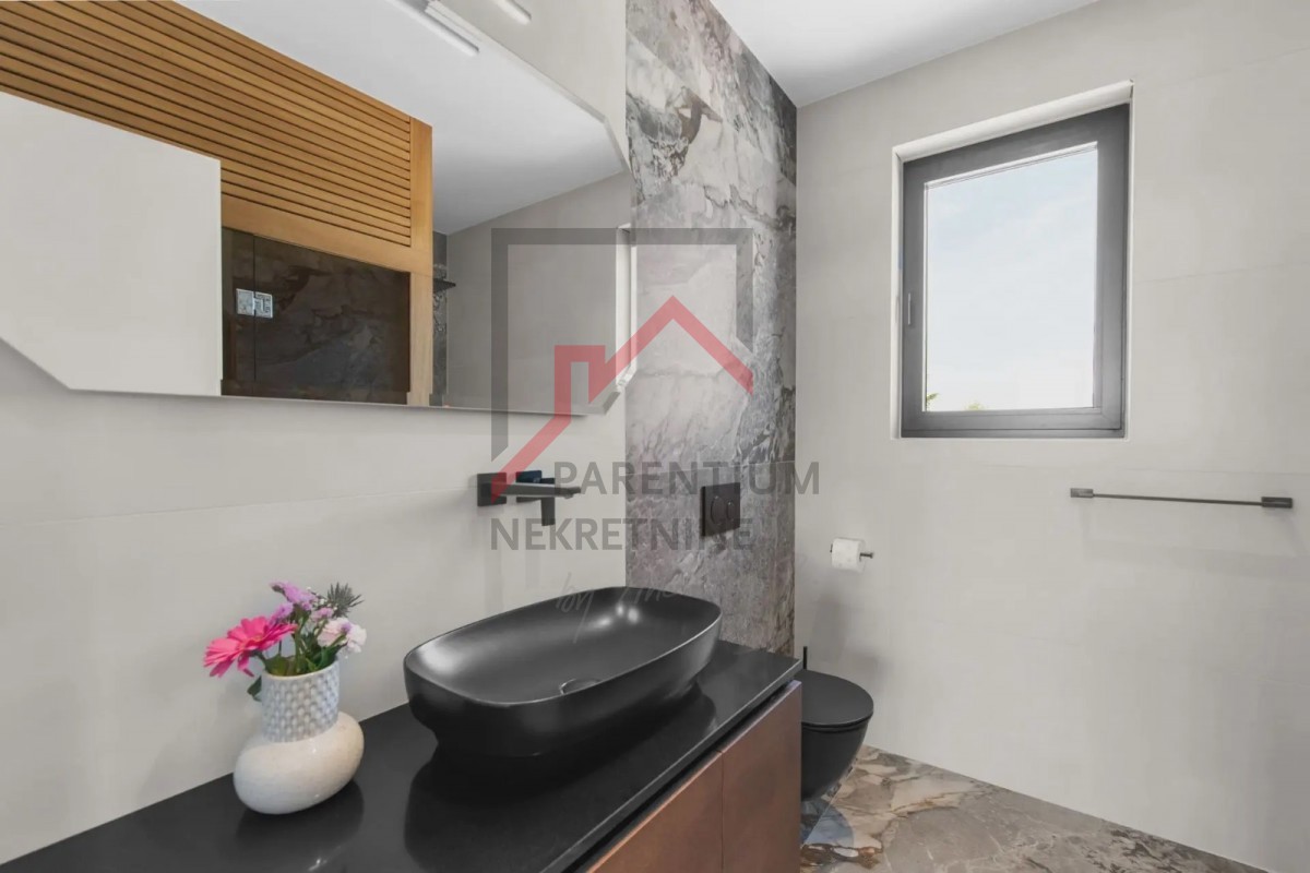 Istra, Poreč - Moderno luksuzno penthouse 800 metrov od morja s pogledom na morje