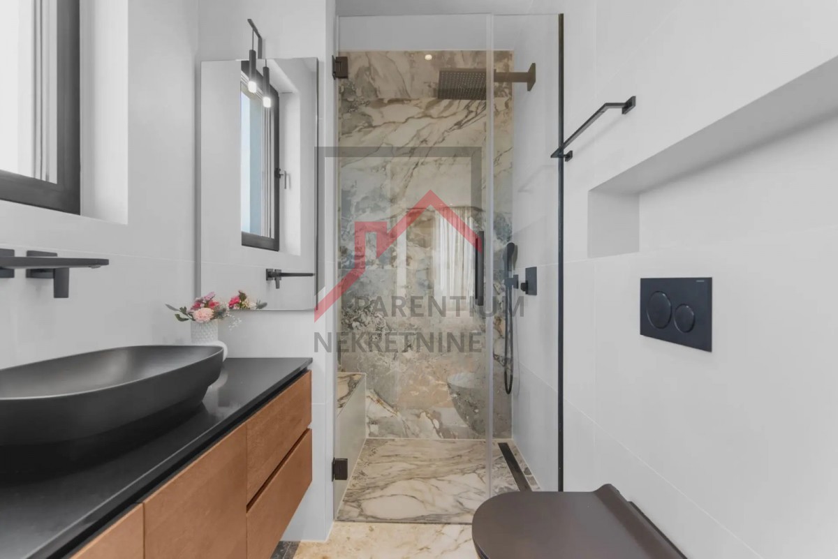 Istra, Poreč - Moderno luksuzno penthouse 800 metrov od morja s pogledom na morje