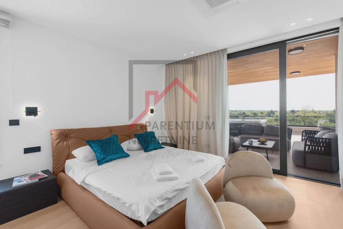 Istra, Poreč - Moderno luksuzno penthouse 800 metrov od morja s pogledom na morje