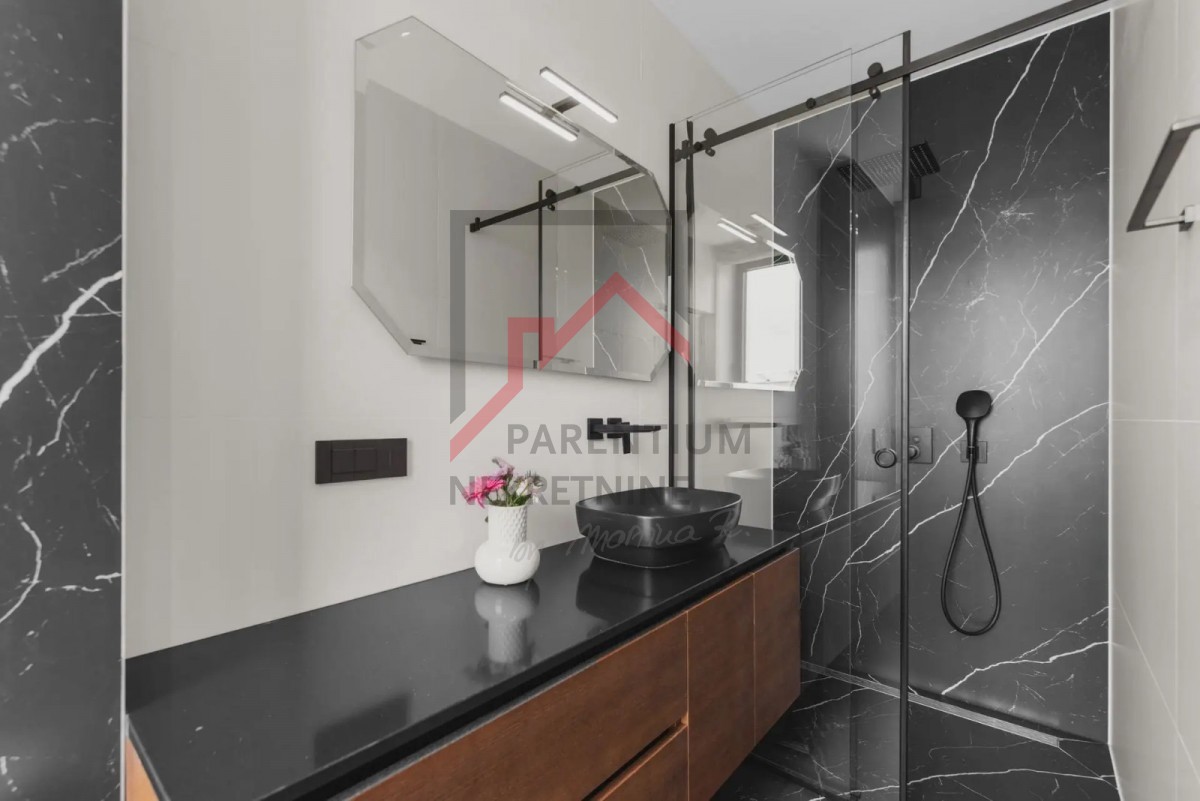 Istra, Poreč - Moderno luksuzno penthouse 800 metrov od morja s pogledom na morje