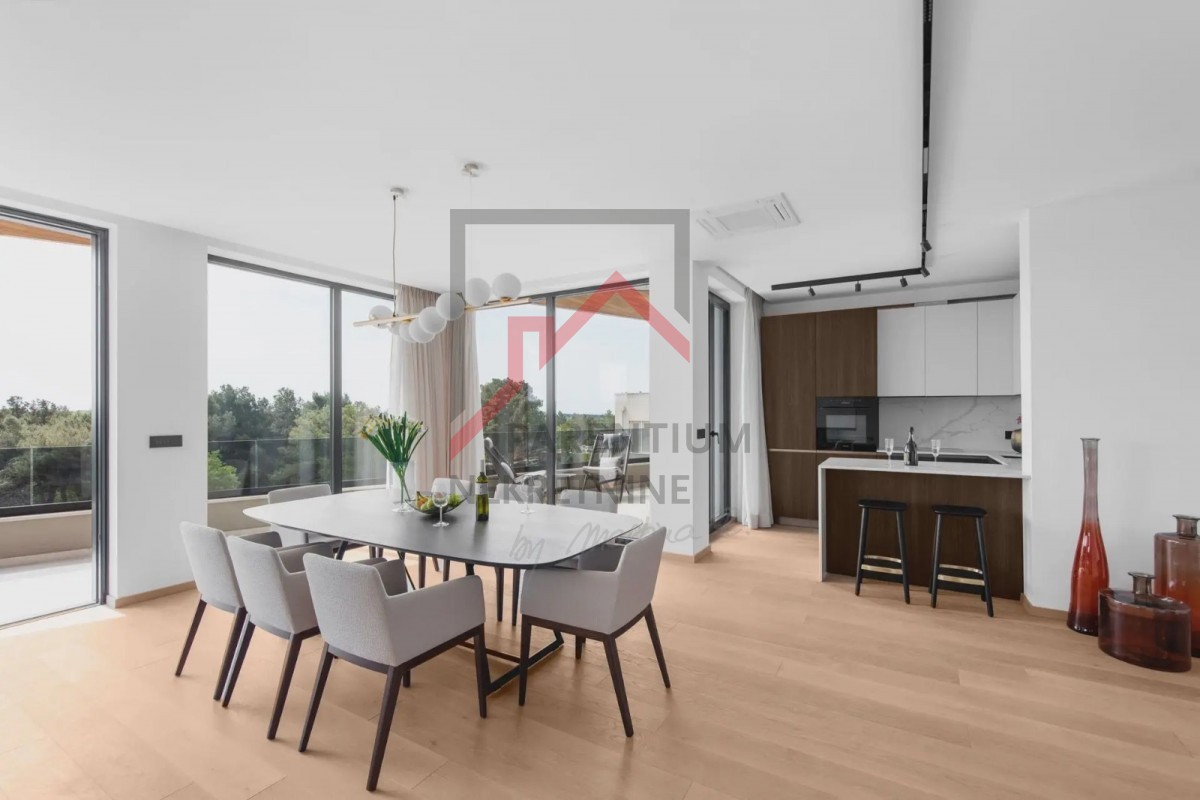 Istra, Poreč - Moderno luksuzno penthouse 800 metrov od morja s pogledom na morje