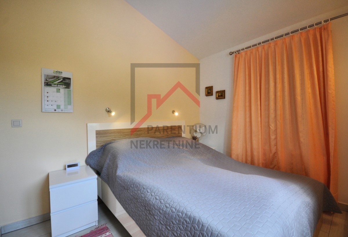 Istra, Poreč - EKSKLUZIVNO - Hiša z bazenom in dvema ločenima apartmajema 4 km od morja