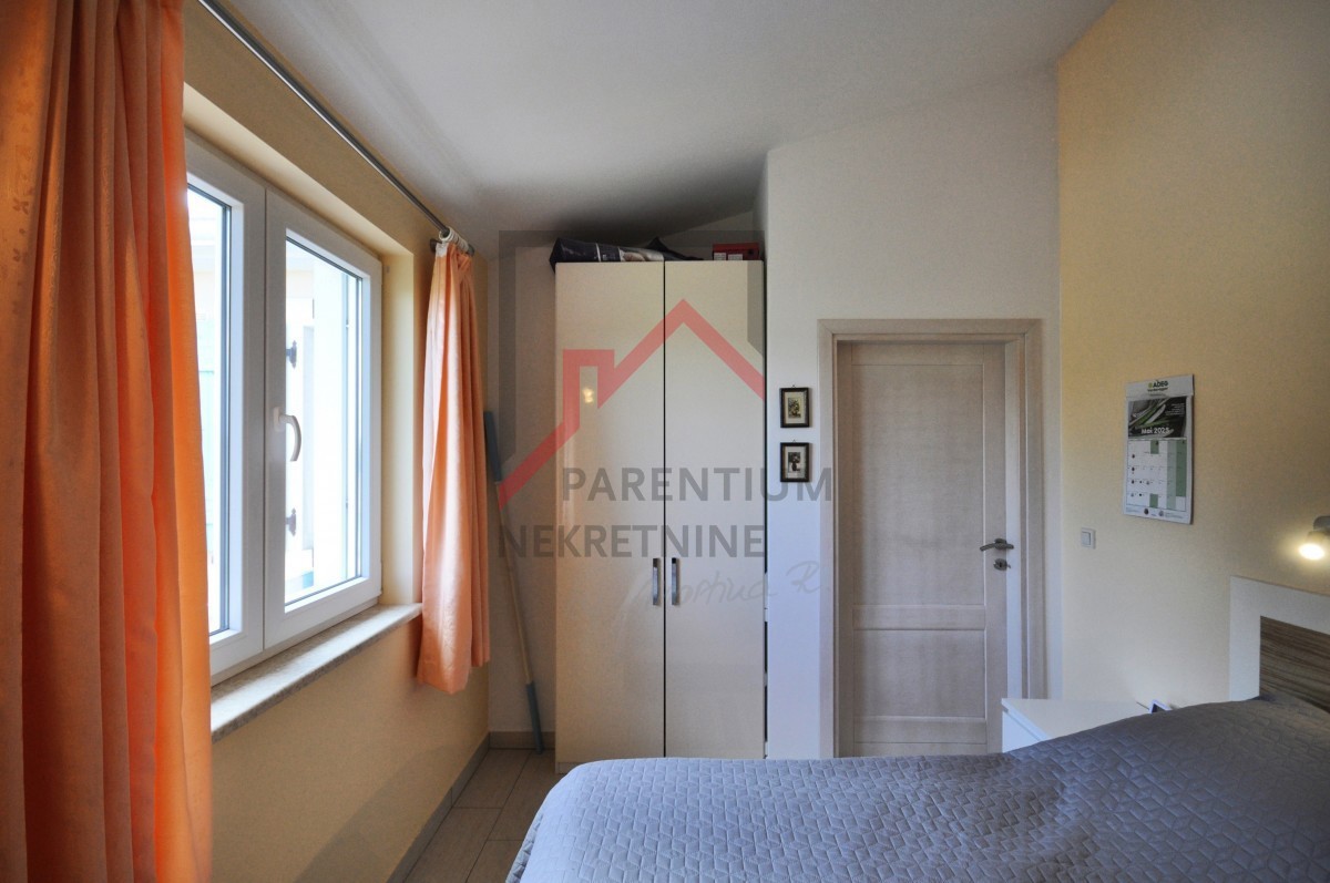 Istra, Poreč - EKSKLUZIVNO - Hiša z bazenom in dvema ločenima apartmajema 4 km od morja