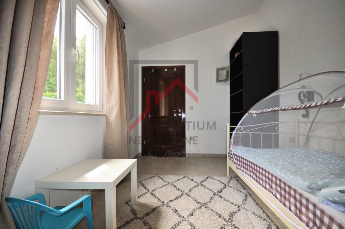 Istra, Poreč - EKSKLUZIVNO - Hiša z bazenom in dvema ločenima apartmajema 4 km od morja