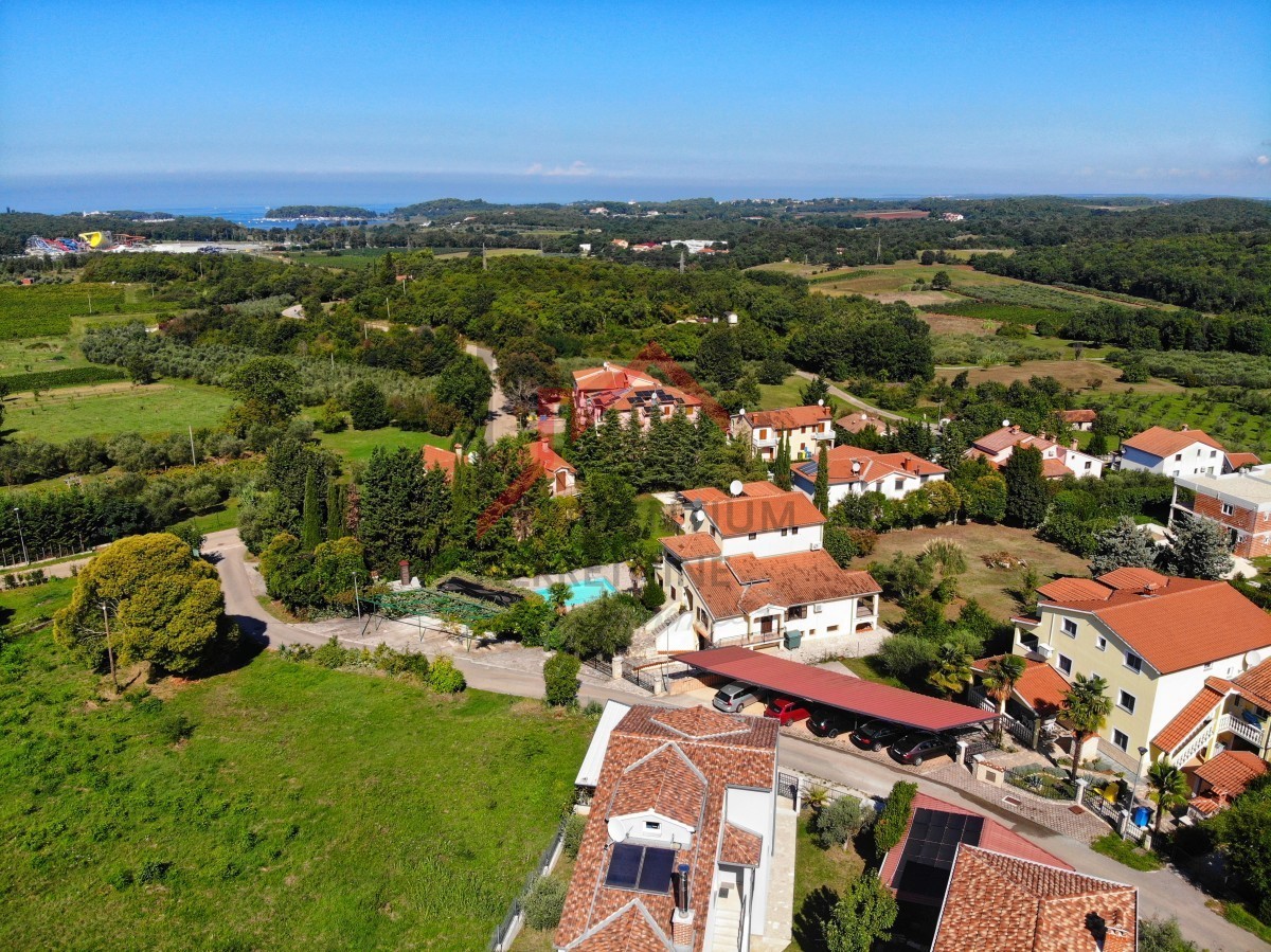 Istra, Poreč - EKSKLUZIVNO - Hiša z bazenom in dvema ločenima apartmajema 4 km od morja