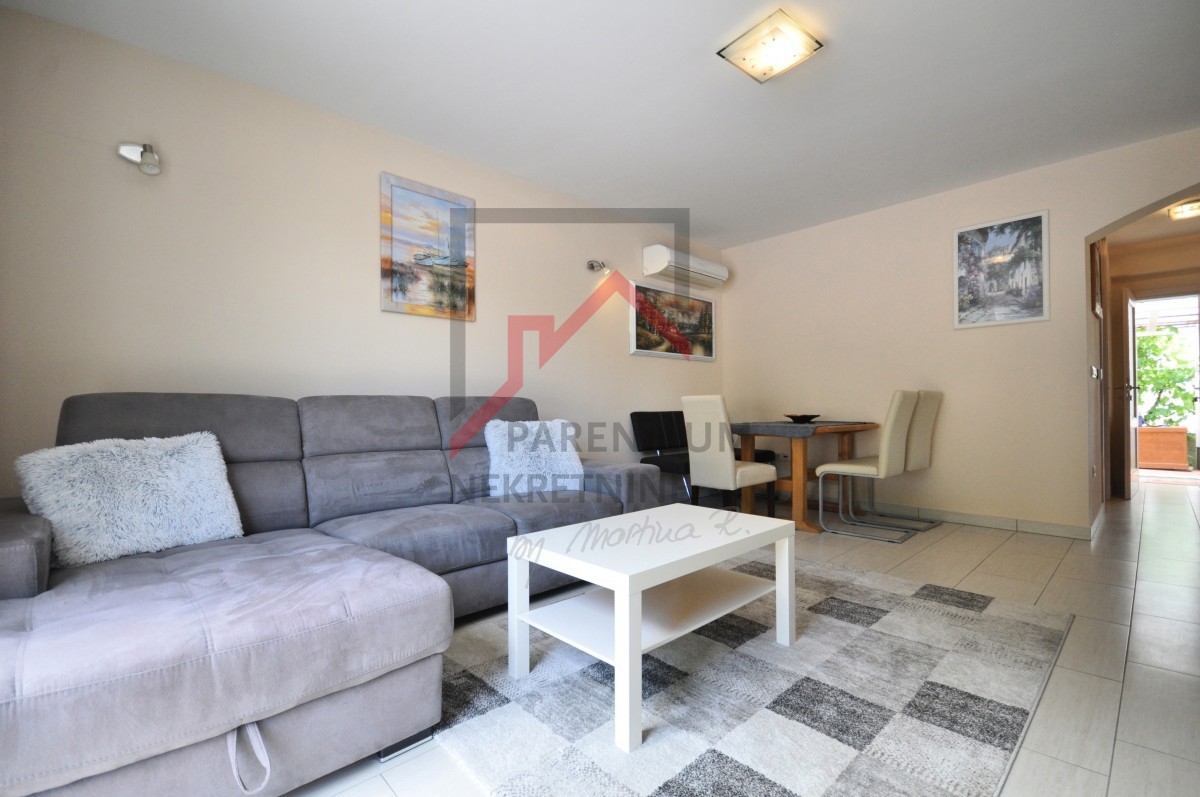 Istra, Poreč - EKSKLUZIVNO - Hiša z bazenom in dvema ločenima apartmajema 4 km od morja