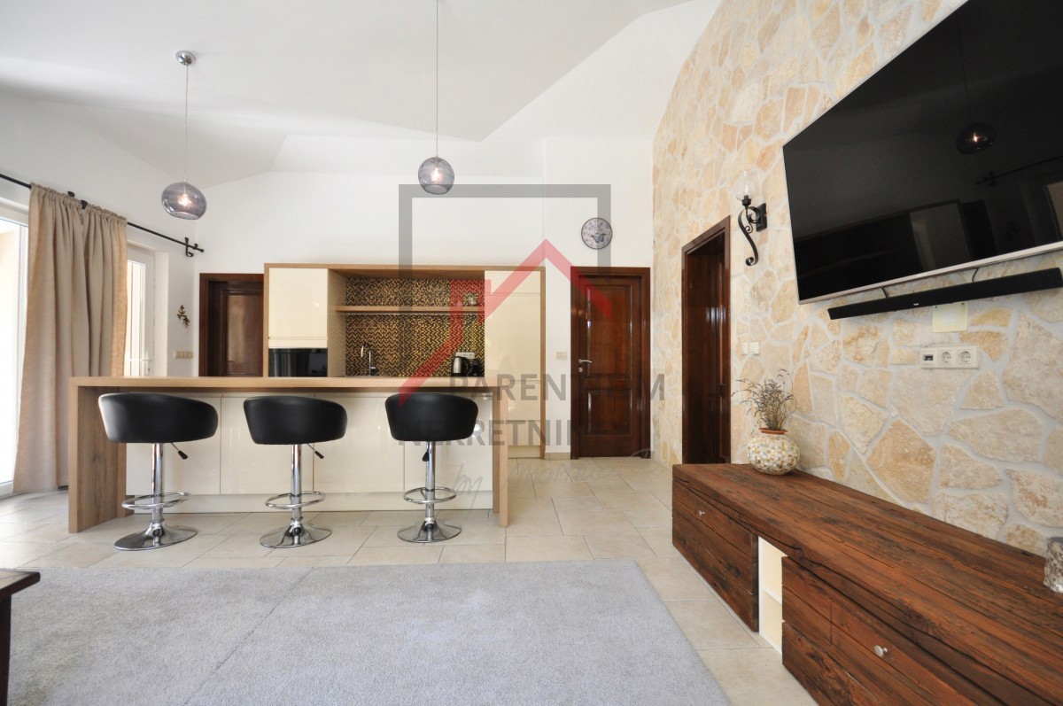 Istra, Poreč - EKSKLUZIVNO - Hiša z bazenom in dvema ločenima apartmajema 4 km od morja