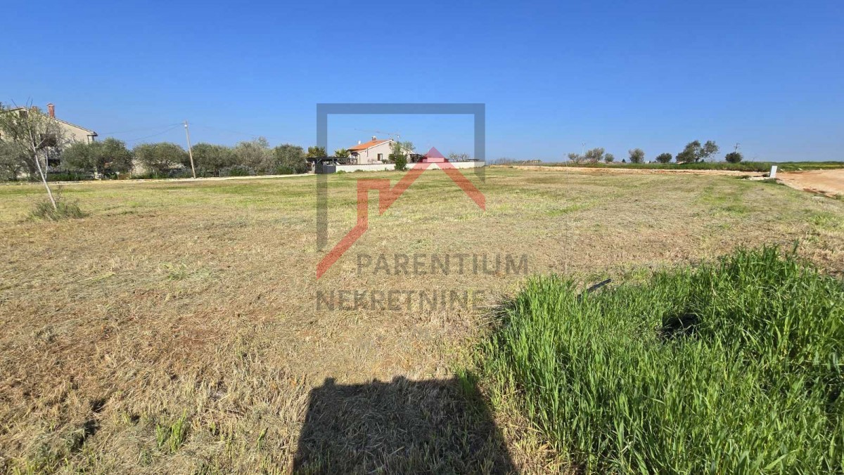 Istra, območje Poreča - Rajsko zemljišče za vašo naložbo - 1473 m2 gradbenega potenciala