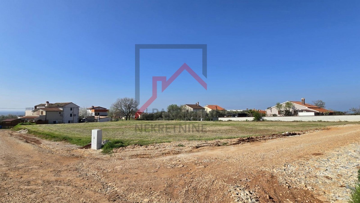 Istra, območje Poreča - Rajsko zemljišče za vašo naložbo - 1473 m2 gradbenega potenciala