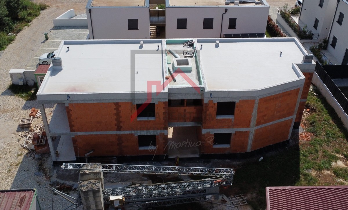 Apartma v prvem nadstropju z dvema spalnicama - novogradnja! Blizu mesta in morja