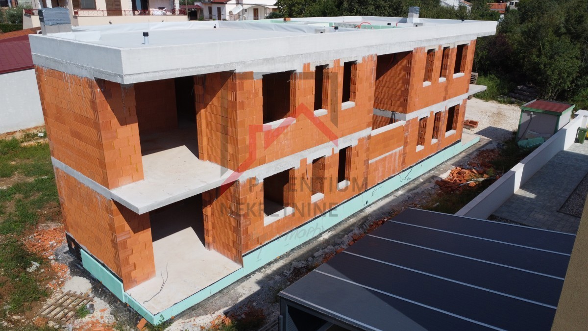 Apartma v prvem nadstropju z dvema spalnicama - novogradnja! Blizu mesta in morja