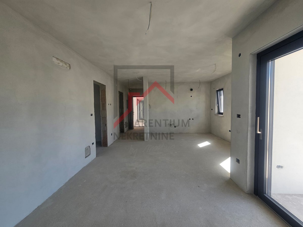 Apartma v prvem nadstropju z dvema spalnicama - novogradnja! Blizu mesta in morja