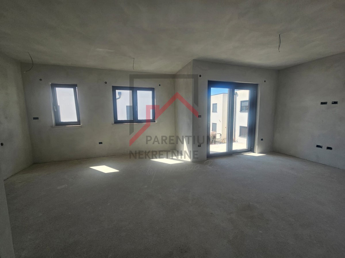 Apartma v prvem nadstropju z dvema spalnicama - novogradnja! Blizu mesta in morja