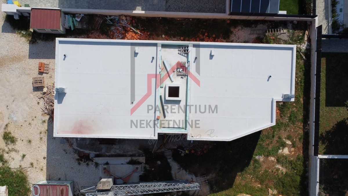 Apartma v prvem nadstropju z dvema spalnicama - novogradnja! Blizu mesta in morja