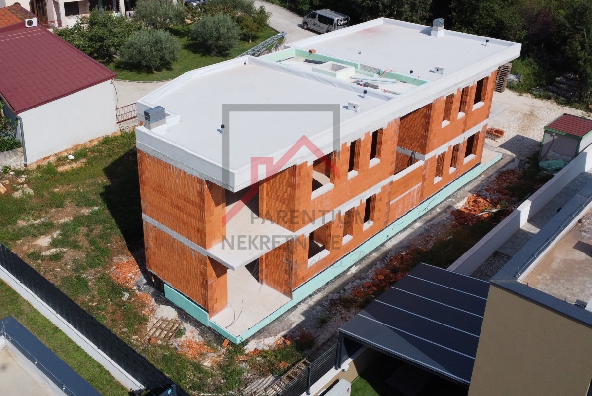 Apartma v prvem nadstropju z dvema spalnicama - novogradnja! Blizu mesta in morja