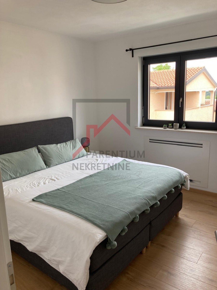 Istra, Poreč - Moderno stanovanje v mirni vasi, idealno za bivanje in investicijo