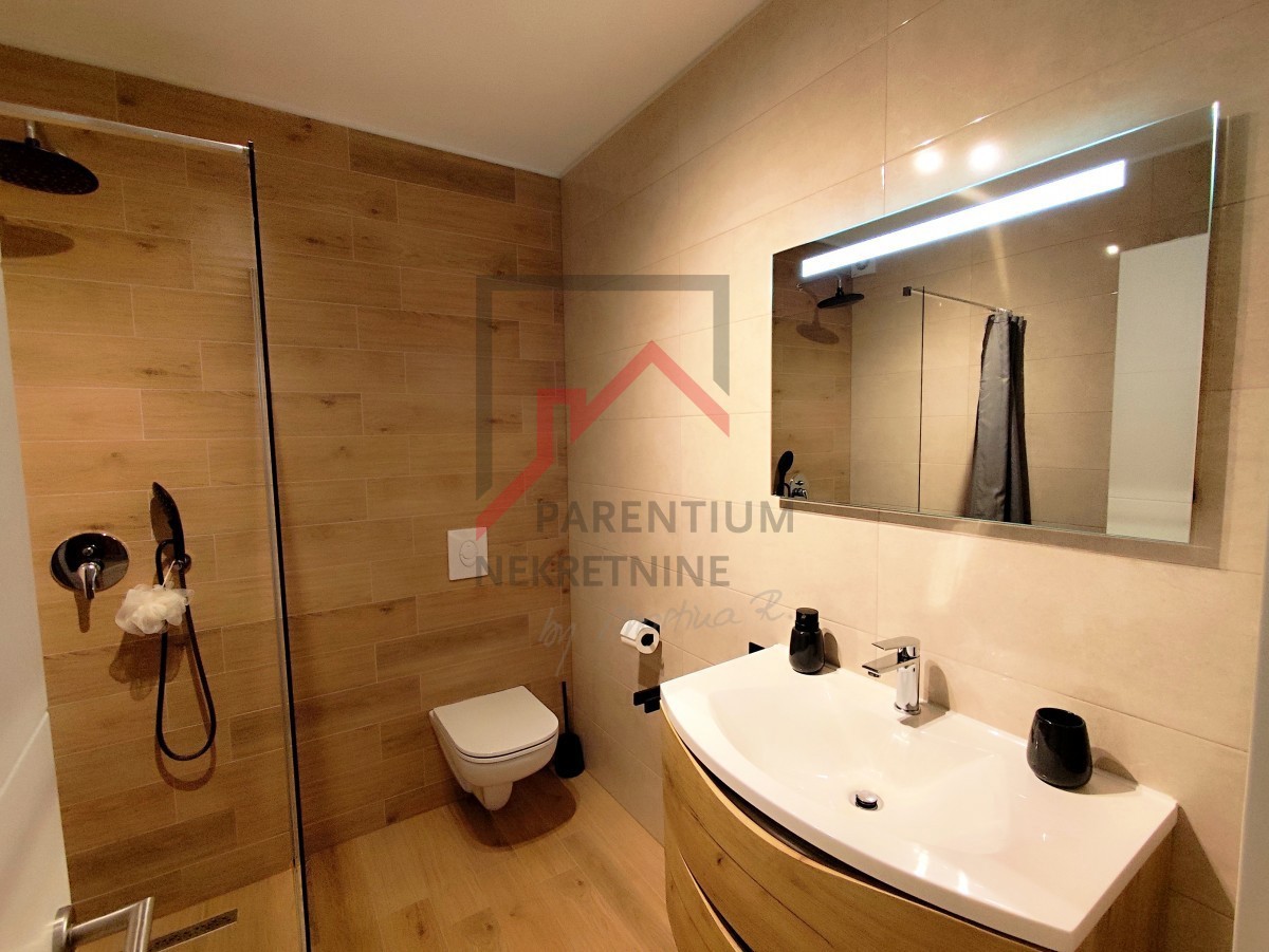 Istra, Poreč - Moderno stanovanje v mirni vasi, idealno za bivanje in investicijo