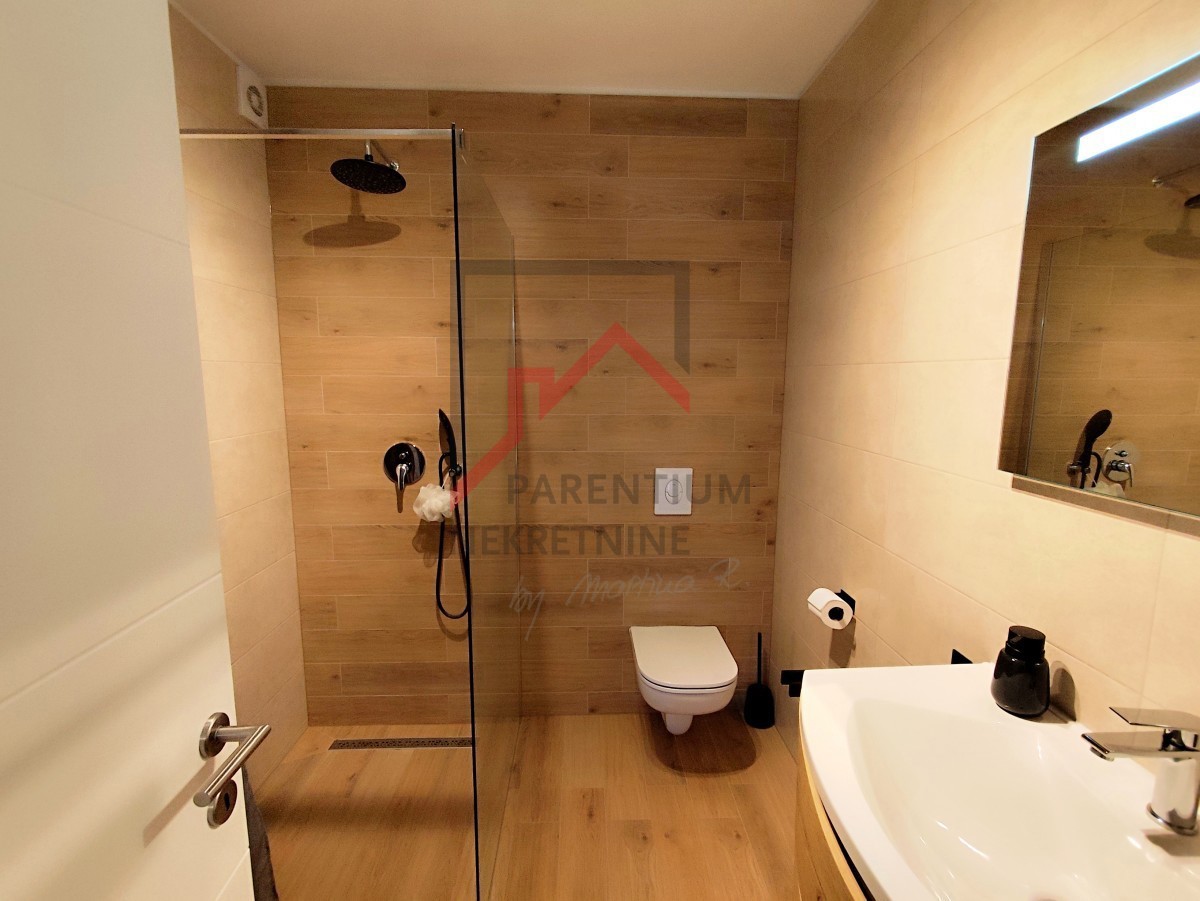 Istra, Poreč - Moderno stanovanje v mirni vasi, idealno za bivanje in investicijo