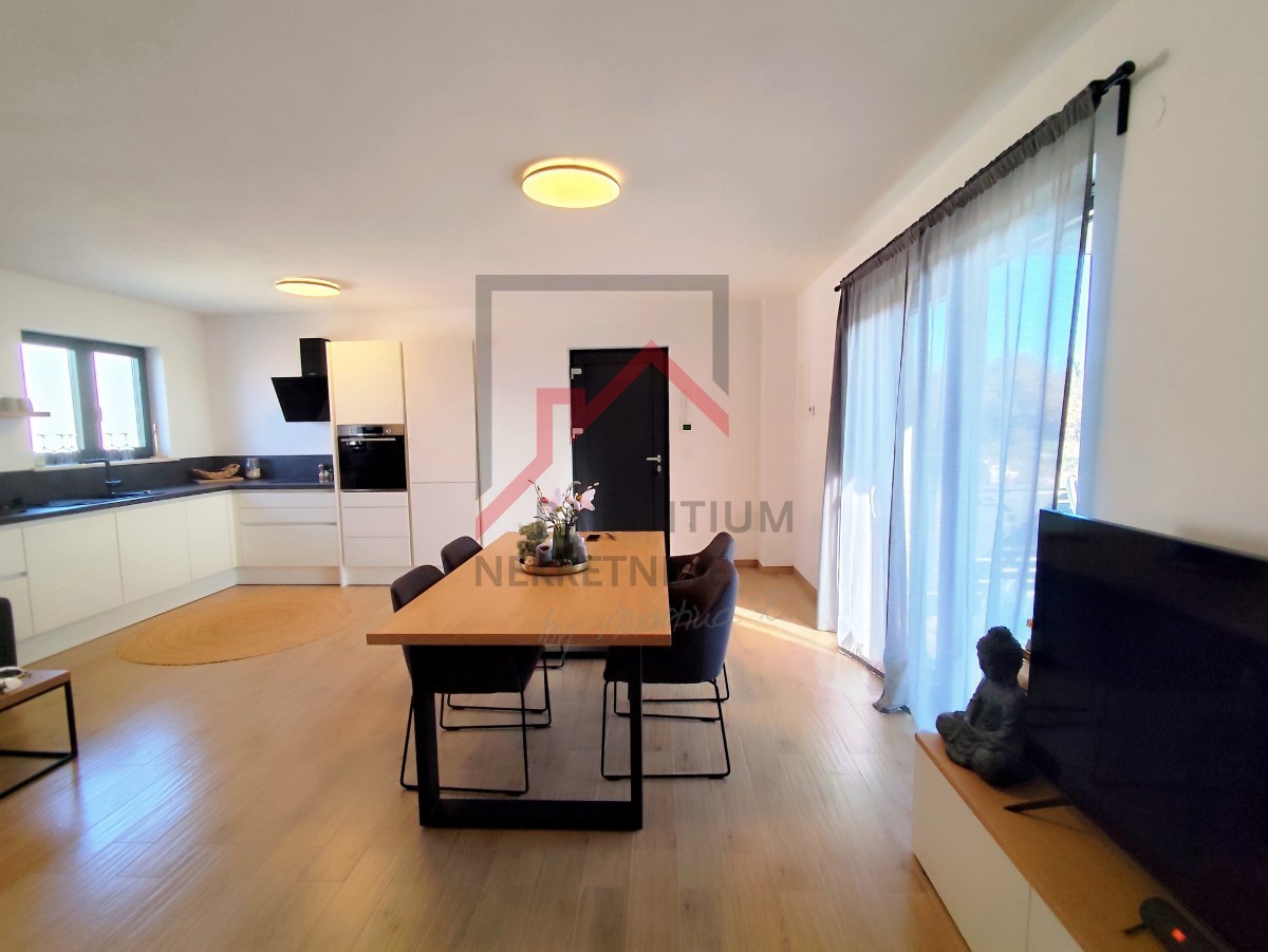 Istra, Poreč - Moderno stanovanje v mirni vasi, idealno za bivanje in investicijo