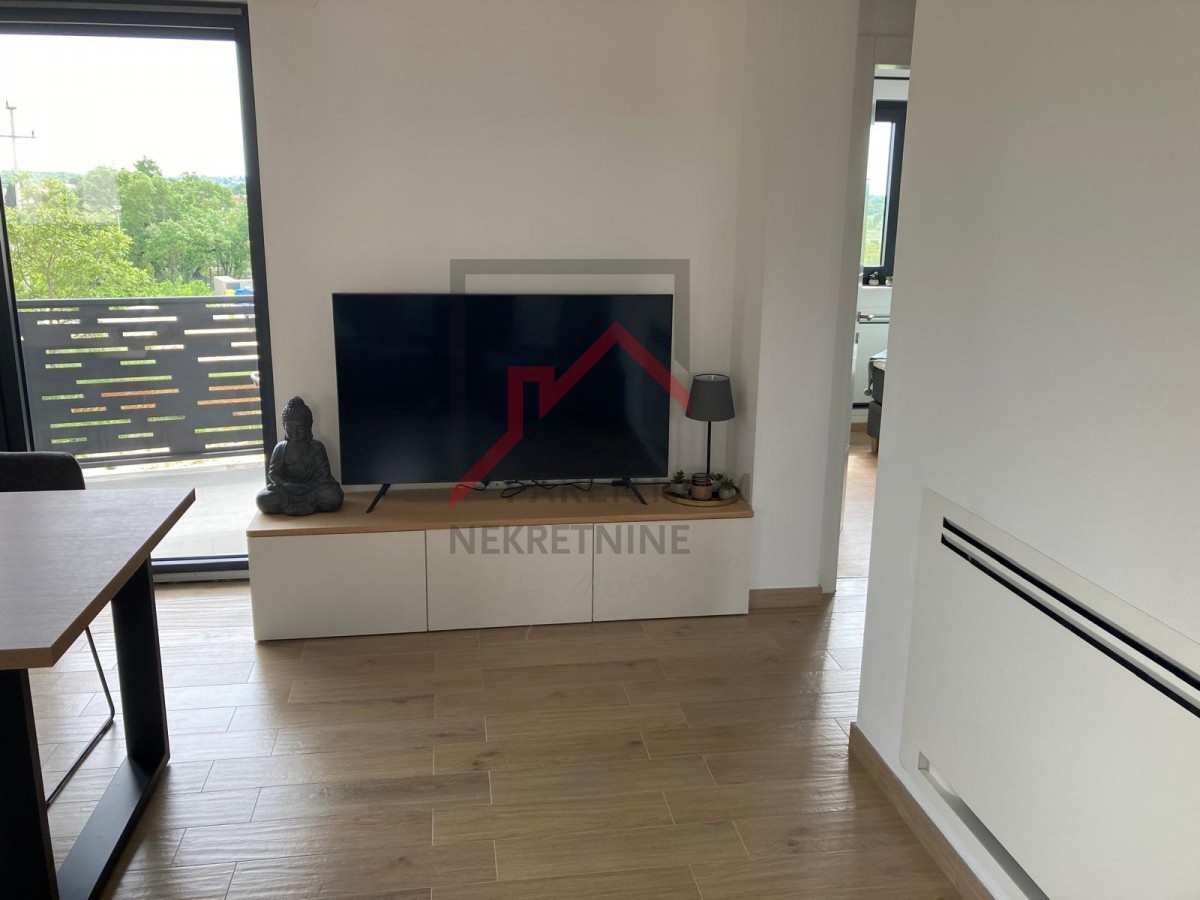 Istra, Poreč - Moderno stanovanje v mirni vasi, idealno za bivanje in investicijo