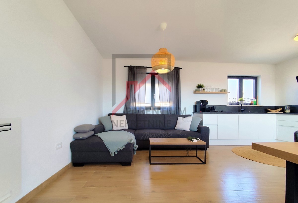 Istra, Poreč - Moderno stanovanje v mirni vasi, idealno za bivanje in investicijo