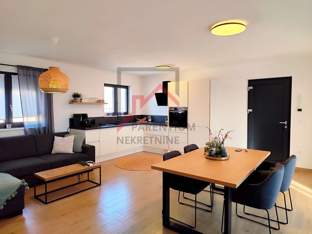 Istra, Poreč - Moderno stanovanje v mirni vasi, idealno za bivanje in investicijo