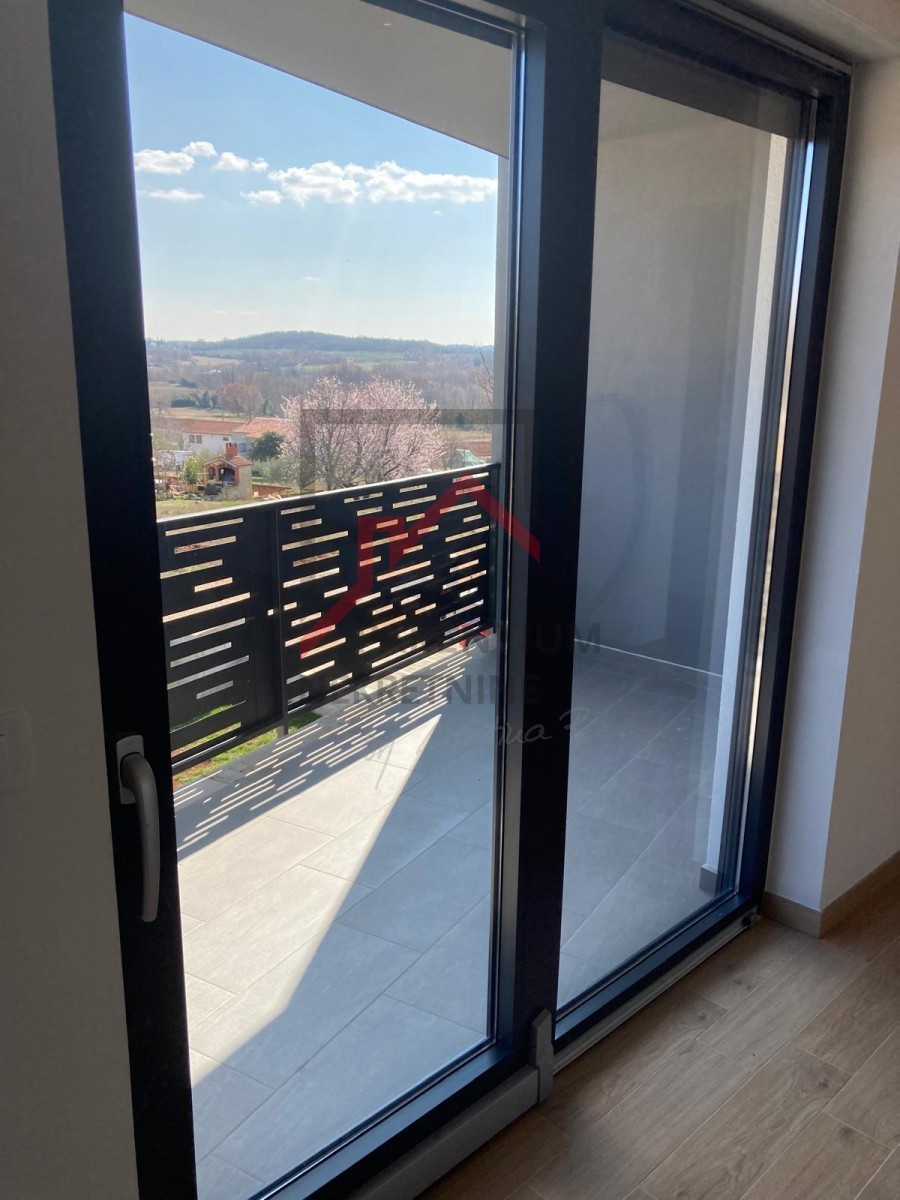 Istra, Poreč - Moderno stanovanje v mirni vasi, idealno za bivanje in investicijo