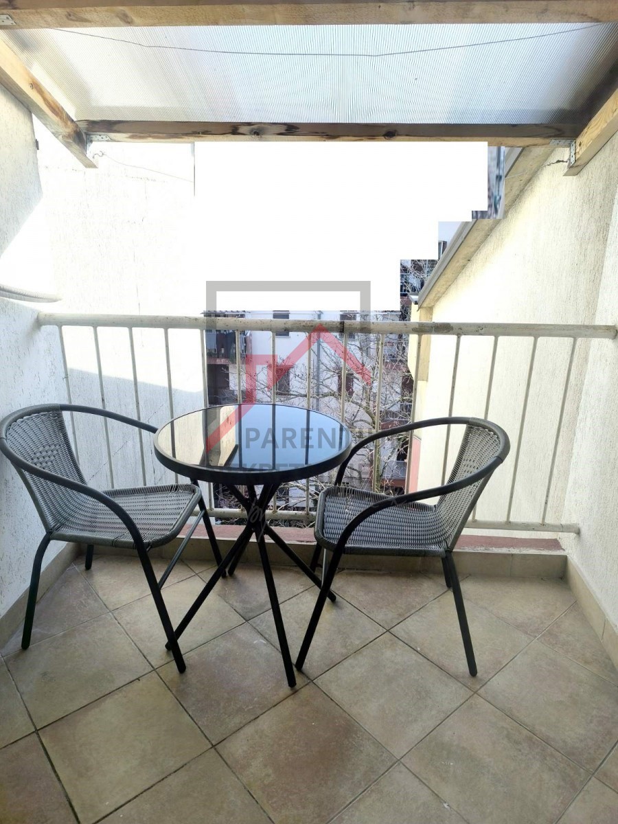 Istra, center Poreča - prenovljeno stanovanje z ložo, 300 m od morja