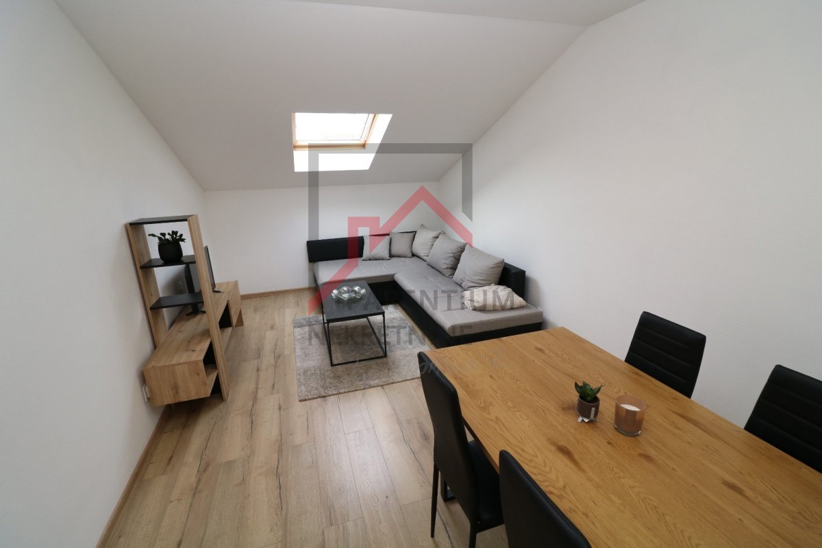 Istra, center Poreča - prenovljeno stanovanje z ložo, 300 m od morja