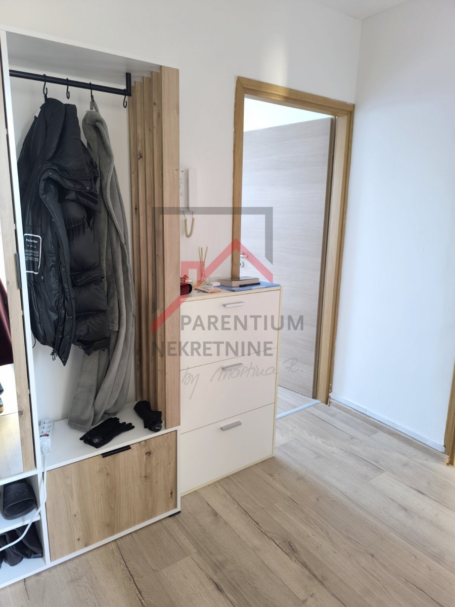 Istra, center Poreča - prenovljeno stanovanje z ložo, 300 m od morja