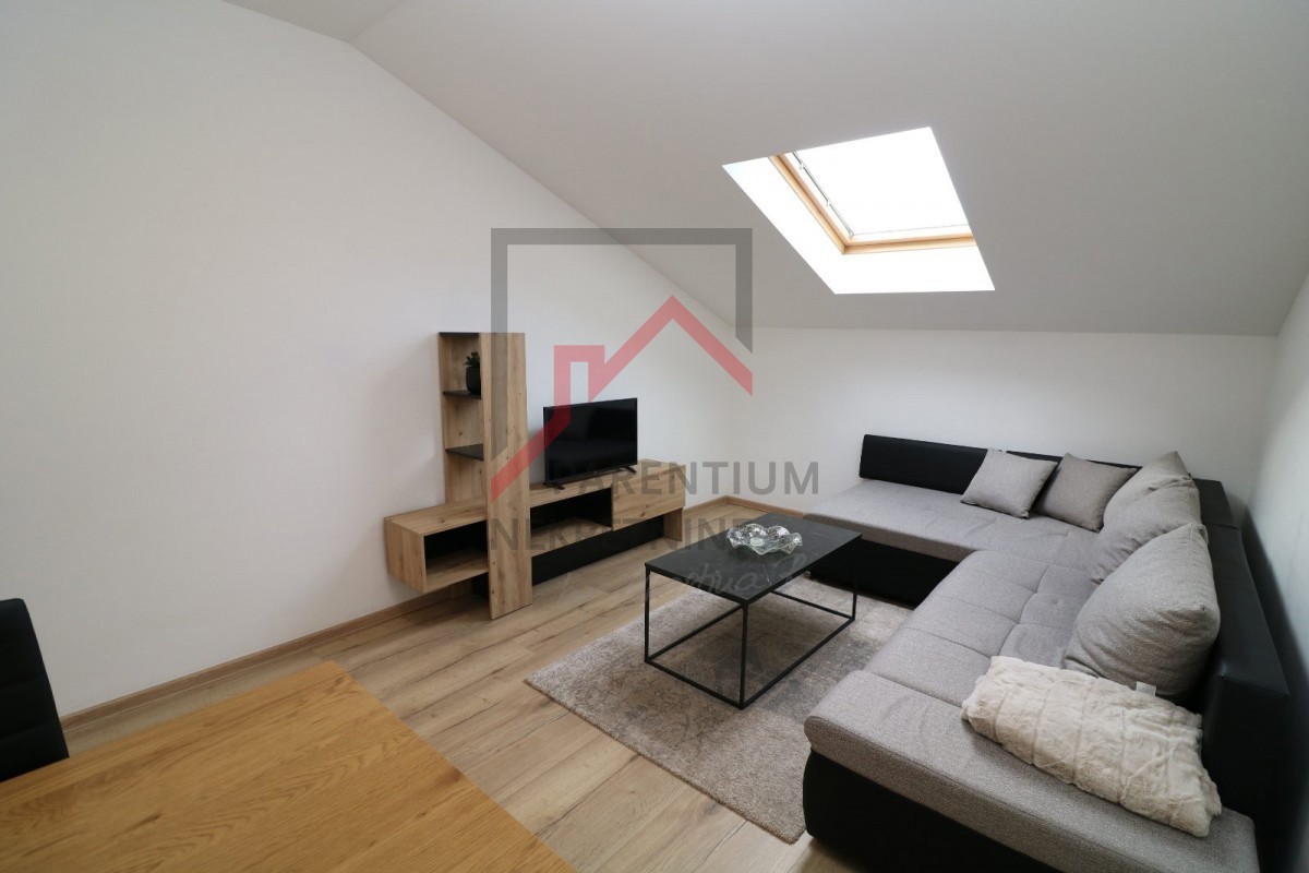 Istra, center Poreča - prenovljeno stanovanje z ložo, 300 m od morja