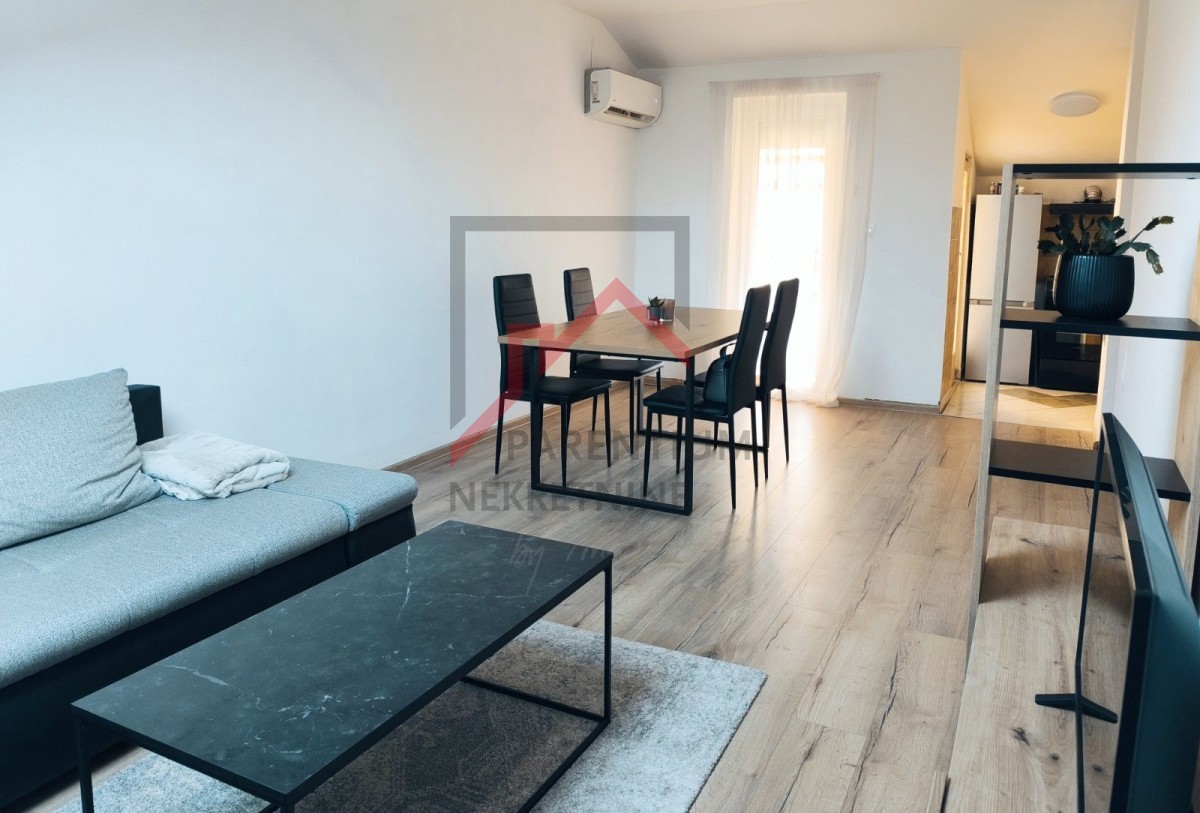 Istra, center Poreča - prenovljeno stanovanje z ložo, 300 m od morja