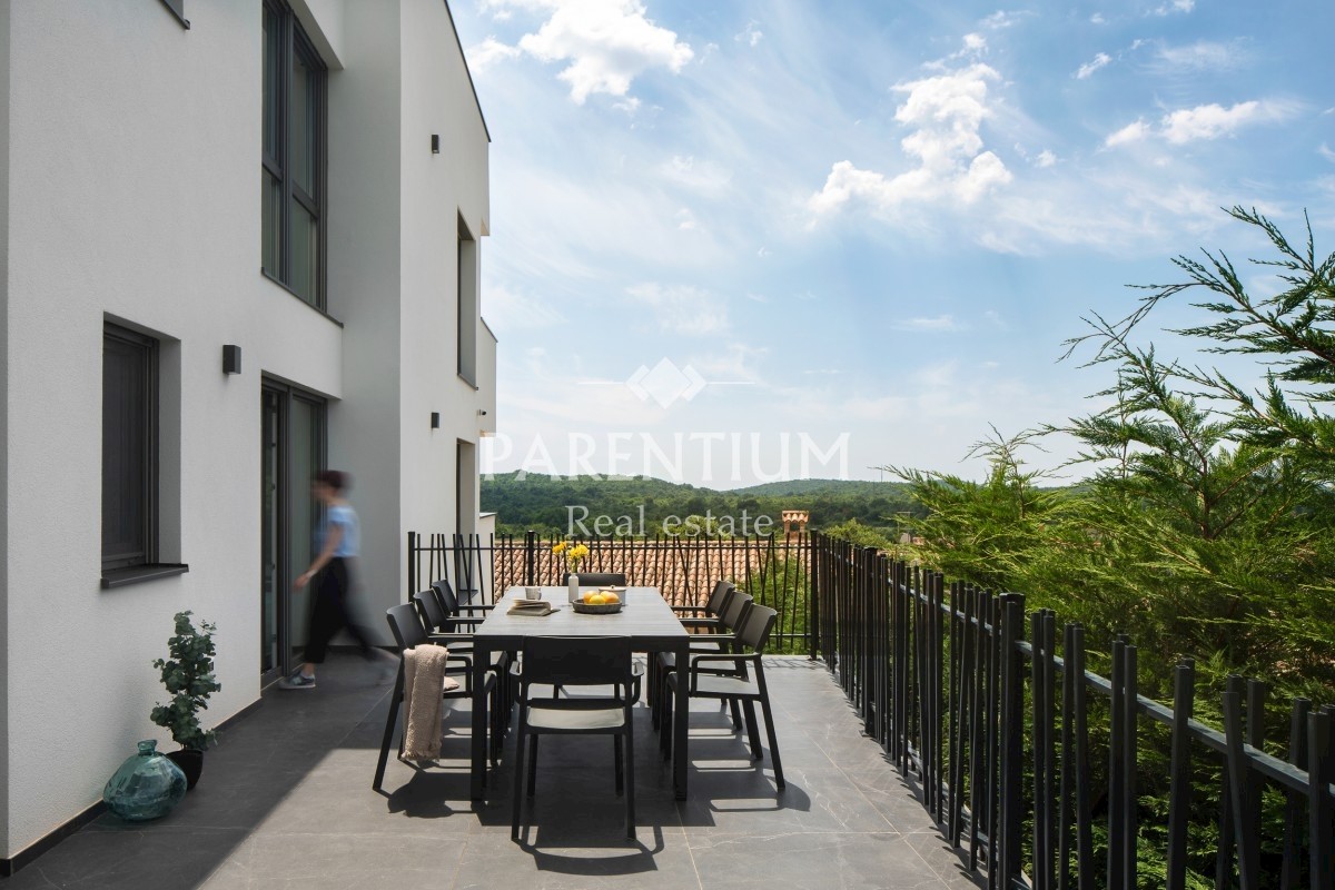 Luxusvilla mit Meerblick, Pool und Tennisplatz