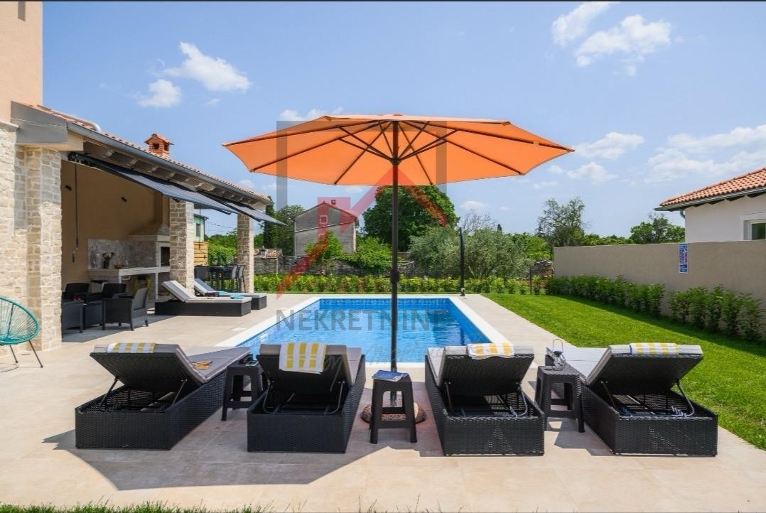 Rovinj, okolica, novozgrajena hiša z garsonjero