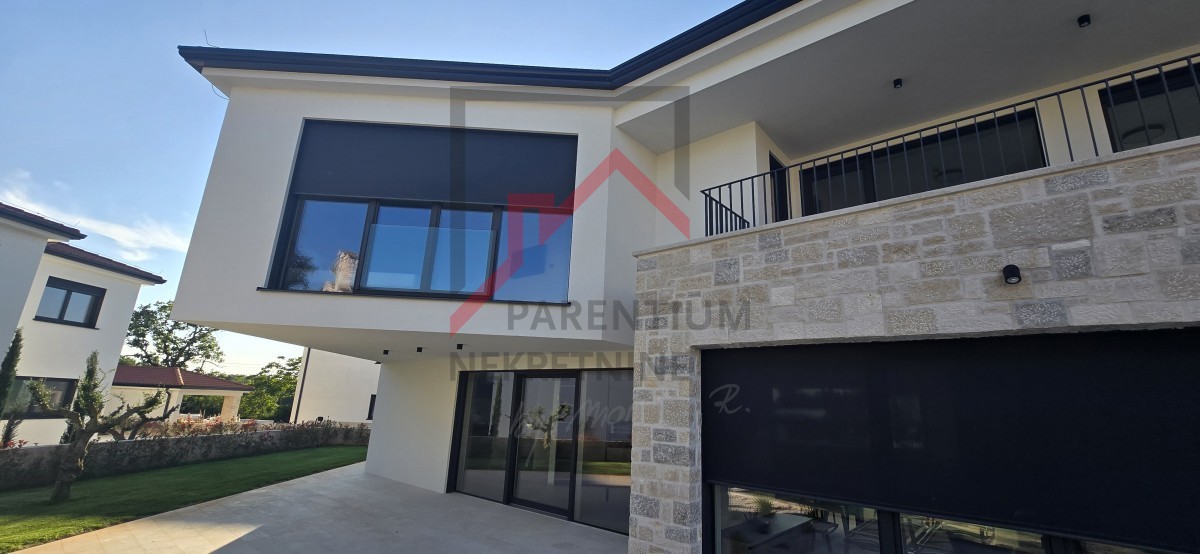 Čudovita moderna vila z bazenom