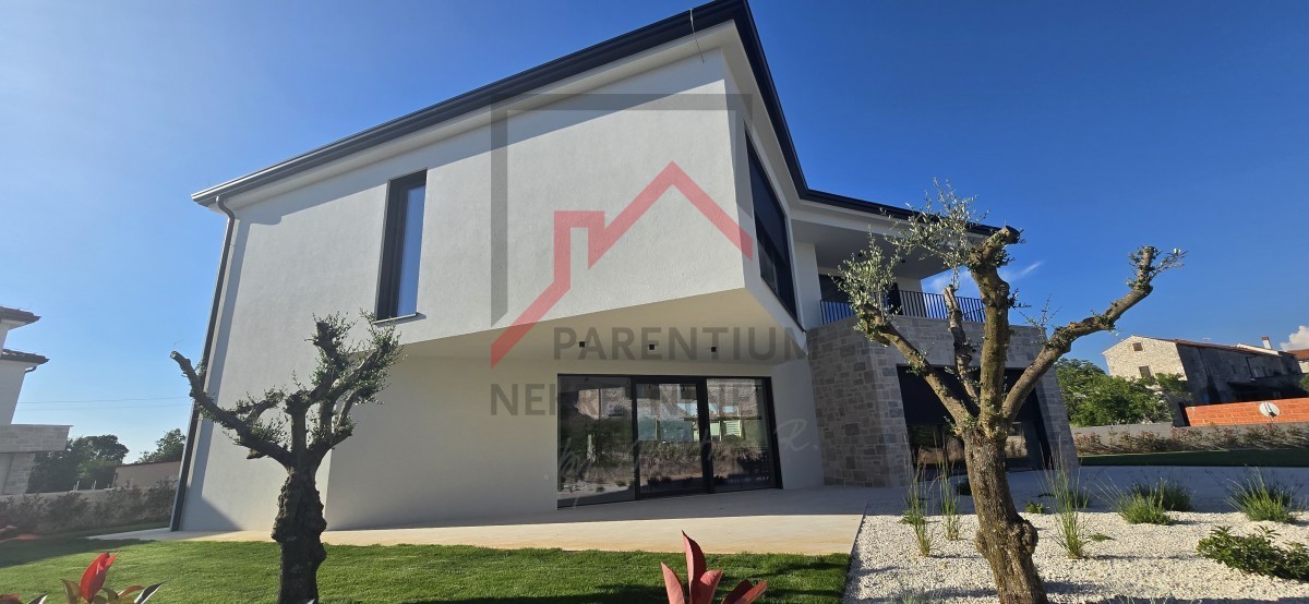 Čudovita moderna vila z bazenom