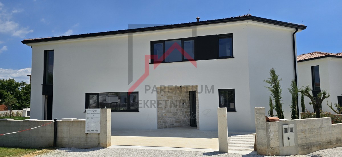 Čudovita moderna vila z bazenom