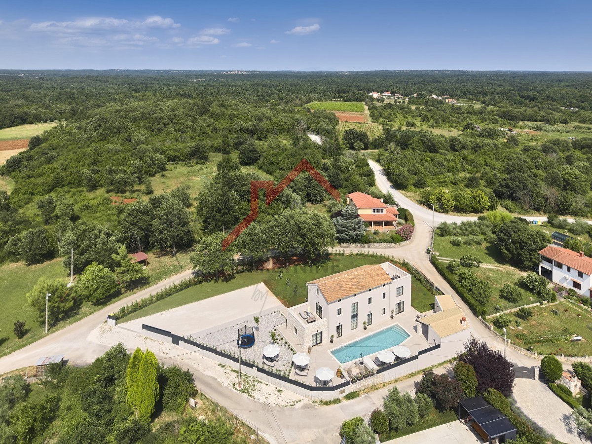 Čudovita nova vila s prostornim vrtom